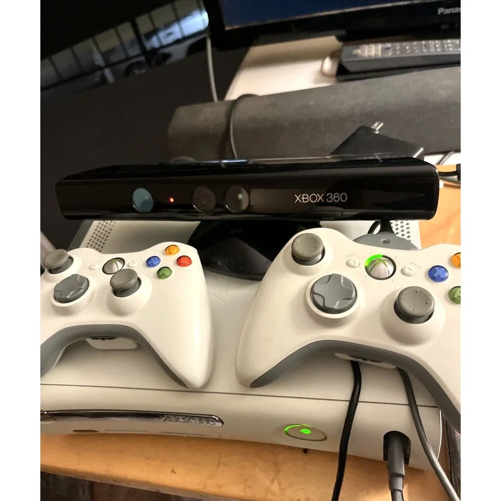 XBox 360 60GB White Bundle Controllers Kinect 2 Games AV Cable Tested